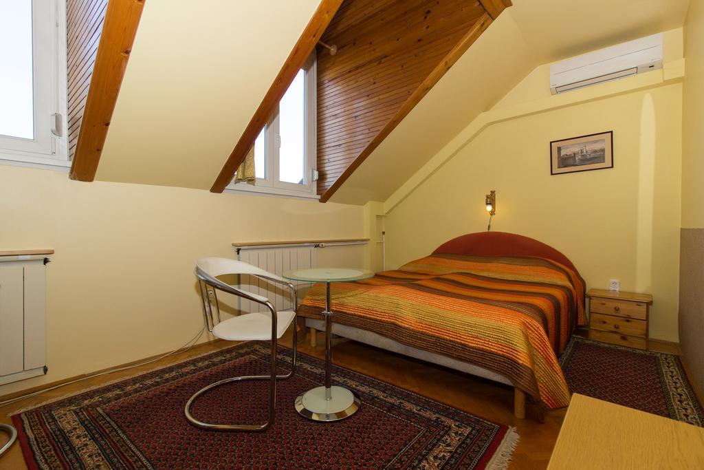 Budavar Bed And Breakfast Budapest Ngoại thất bức ảnh