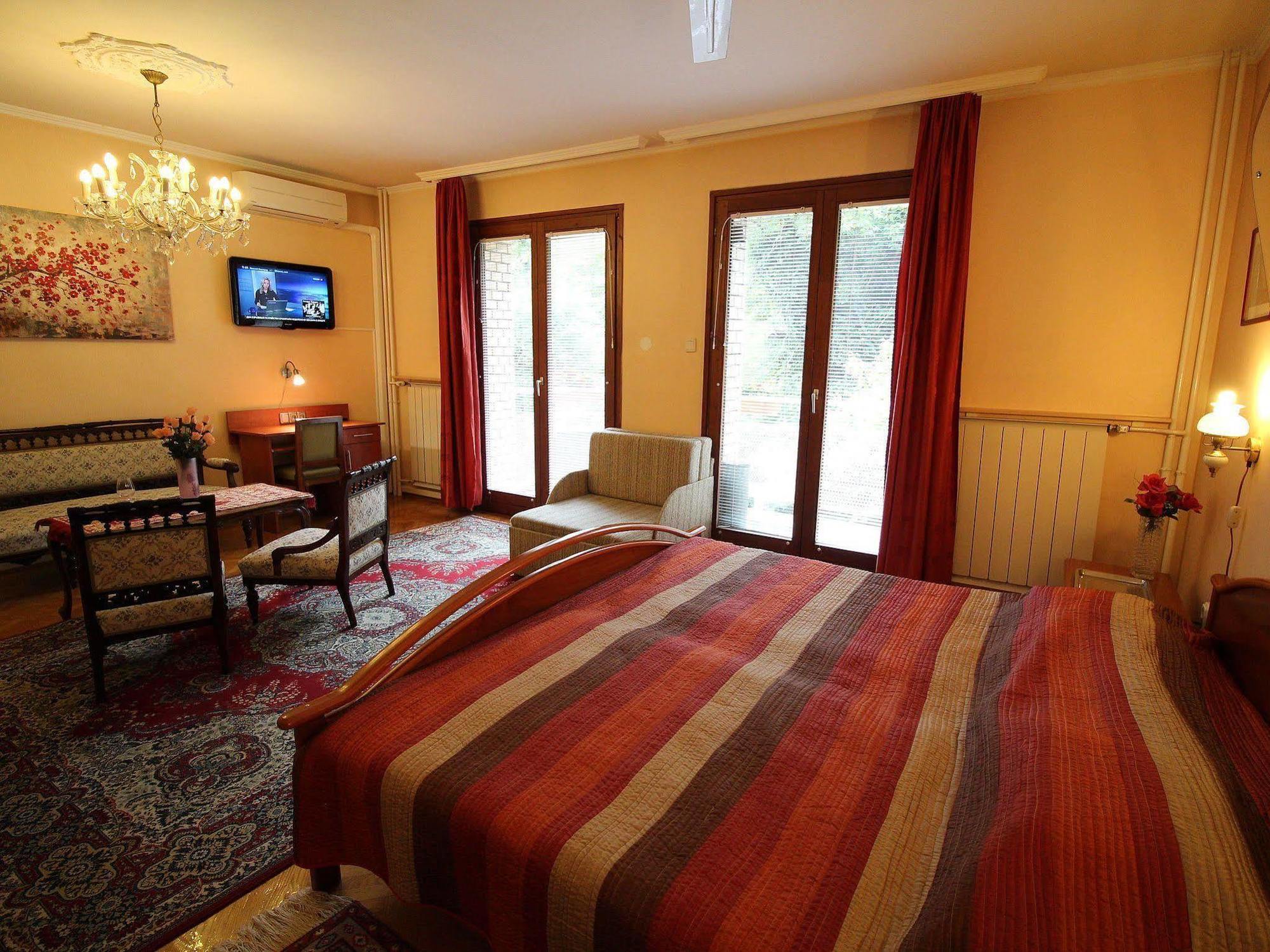 Budavar Bed And Breakfast Budapest Ngoại thất bức ảnh